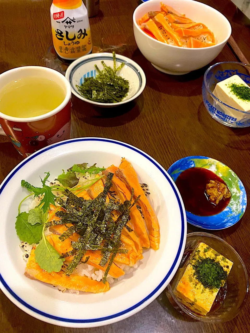 炙りサーモン丼　冷や奴　お茶|ch＊K*∀o(^^*)♪さん