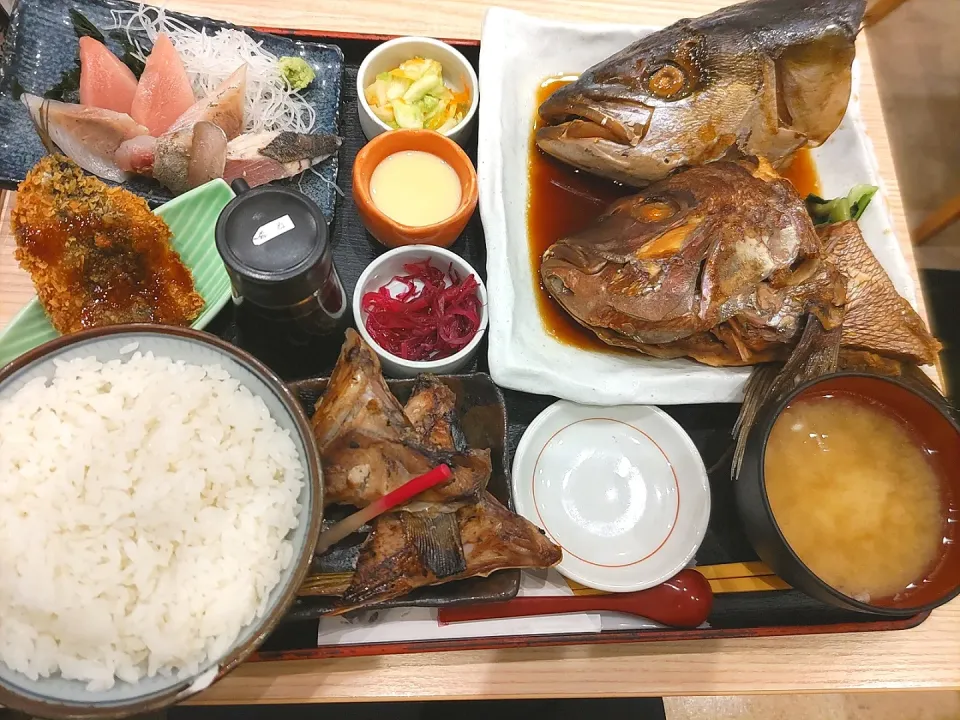 お刺身とカマ焼、アラ煮定食@魚がし食堂|カリー仙人さん