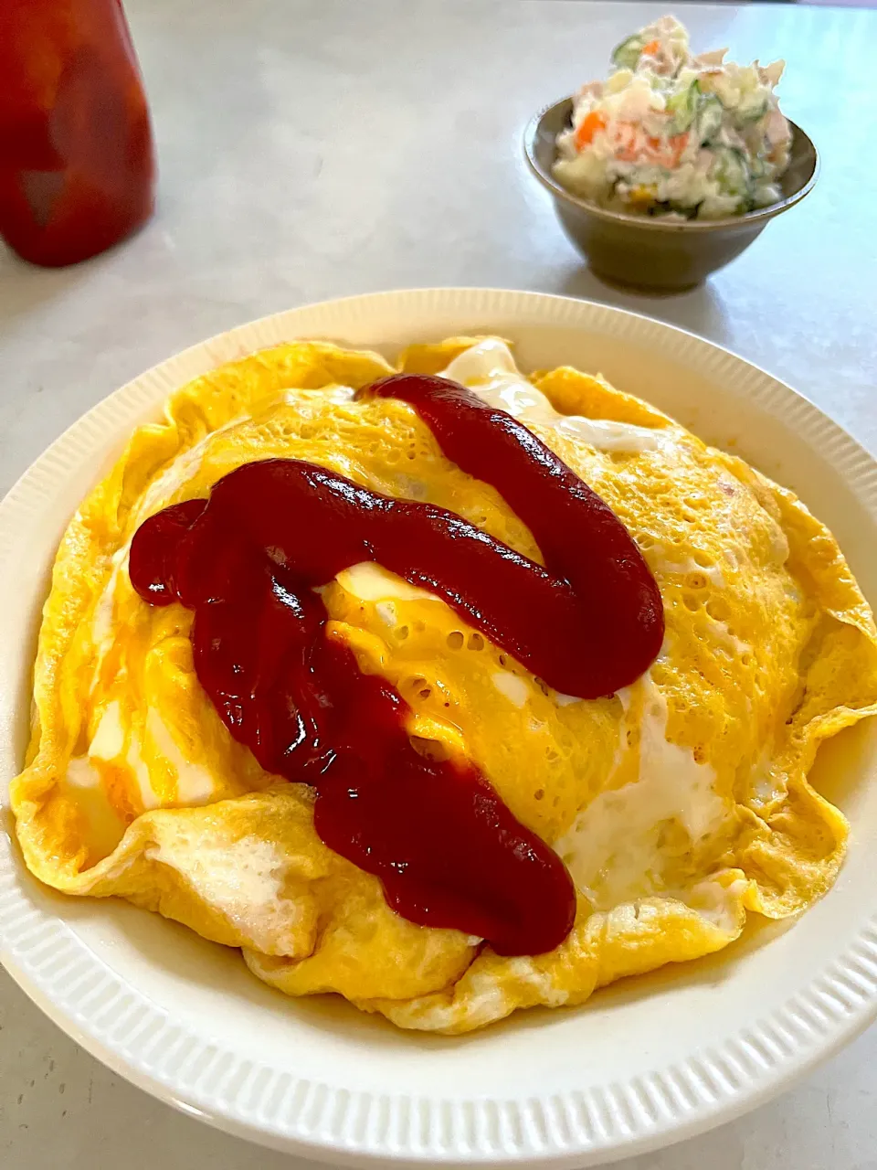 お昼はオムライスです🍳|ささるみさん