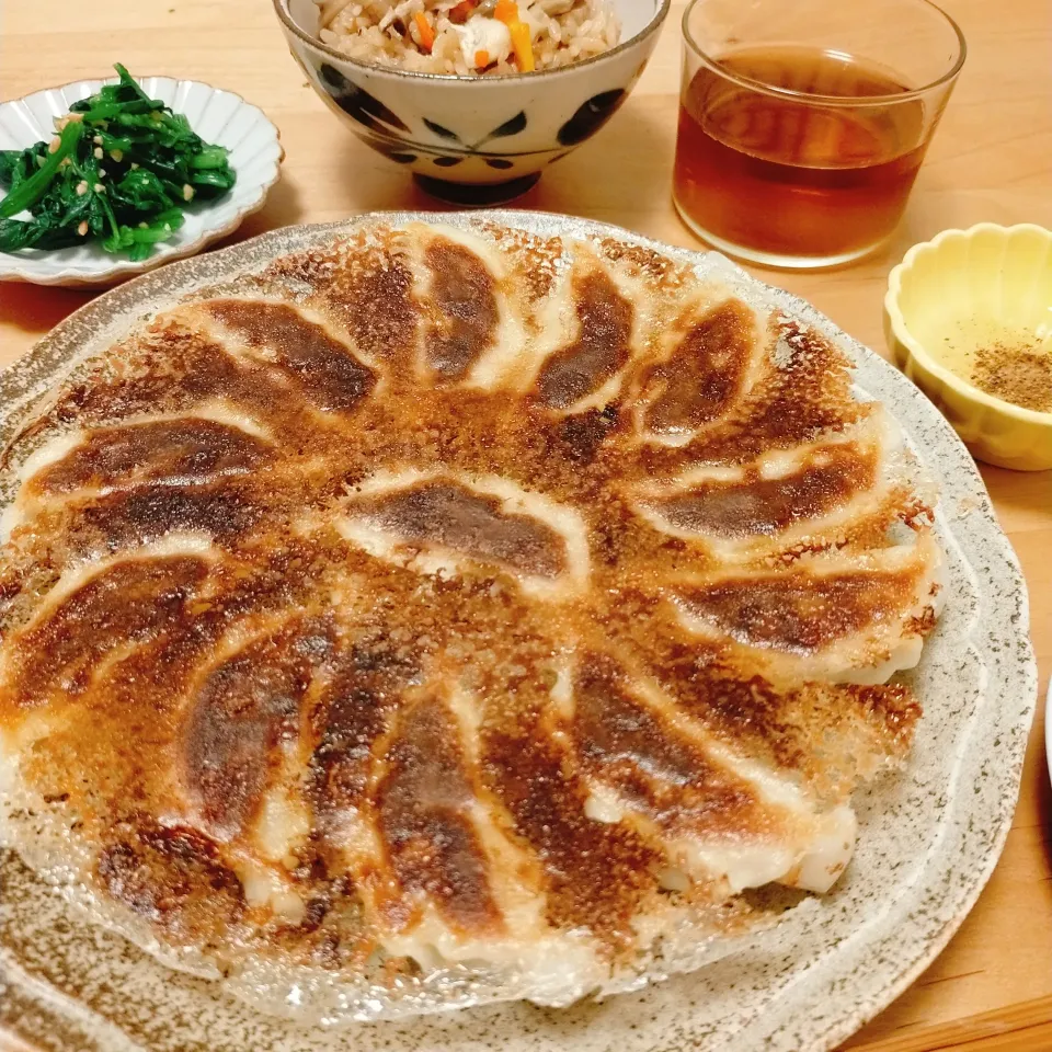 餃子定食🥟|さらささん