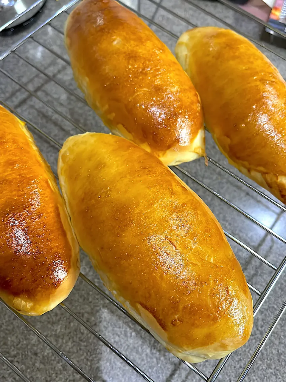 Snapdishの料理写真:コッペパン焼き上がり🥖|ひろりんさん