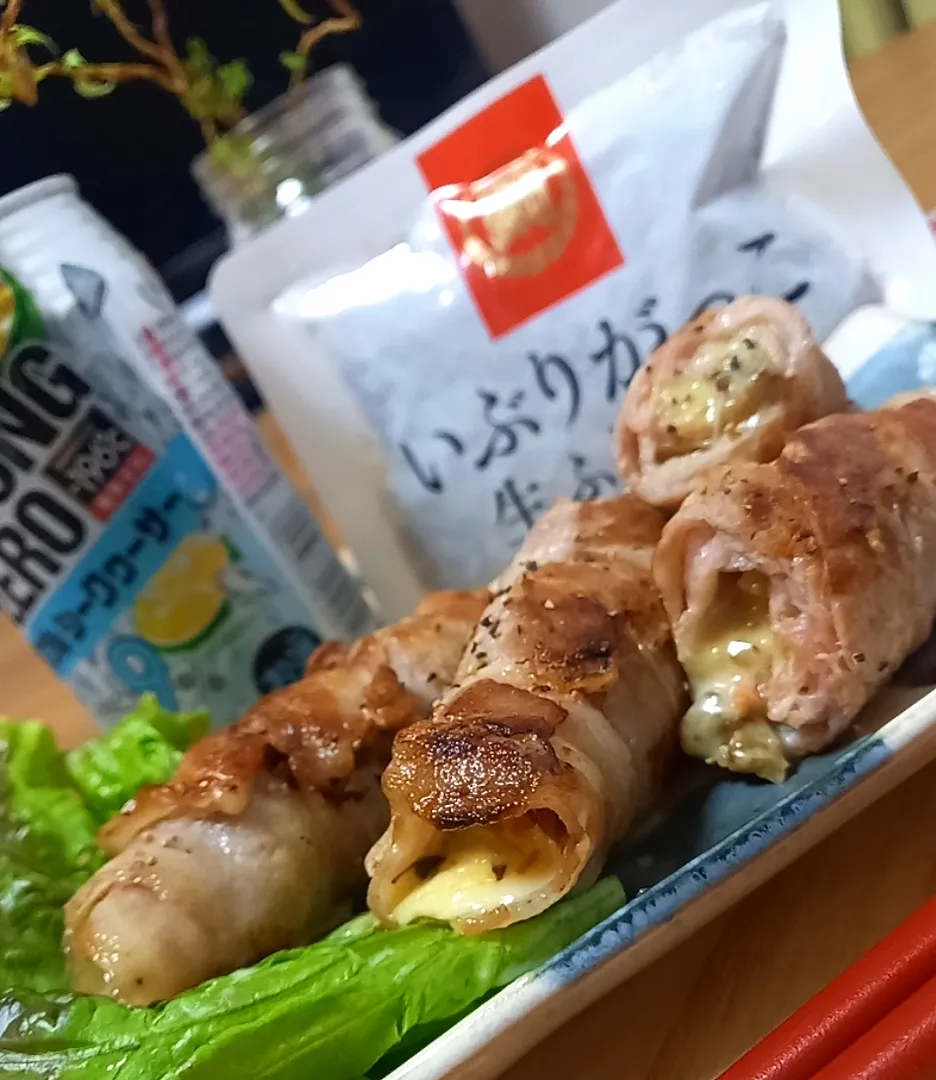 Snapdishの料理写真:いぶりがっこのﾁｰｽﾞ豚巻き|まりおさん