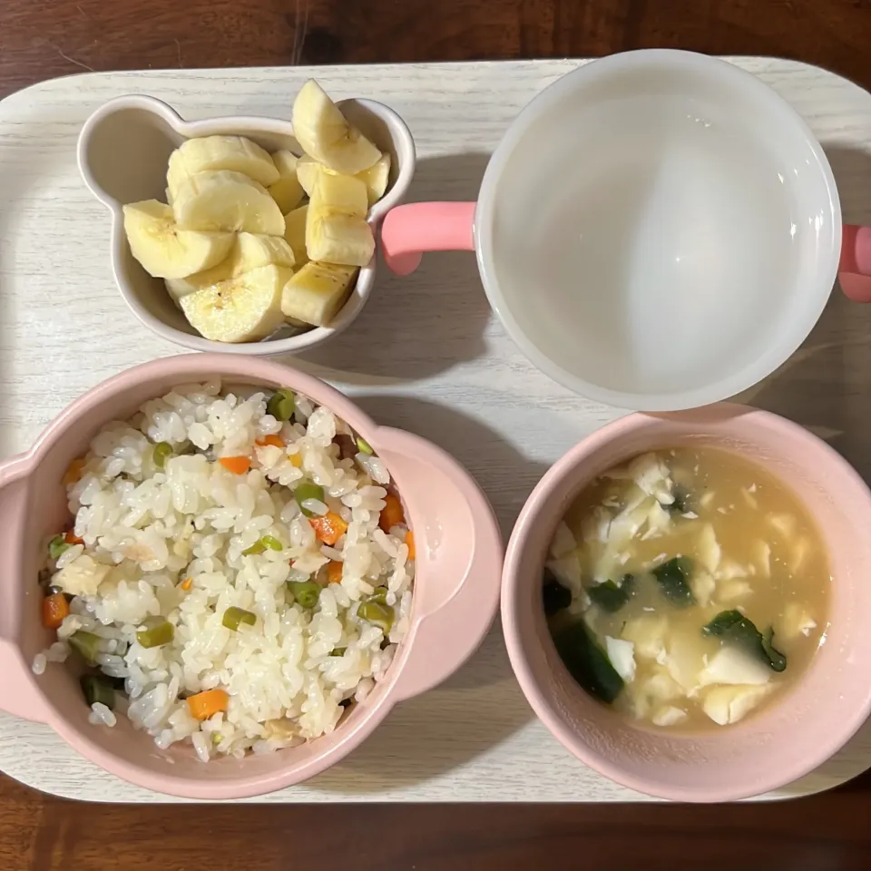 Snapdishの料理写真:まだらと野菜のまぜごはん、とうふとわかめのみそ汁、バナナ、湯冷し|km2571さん