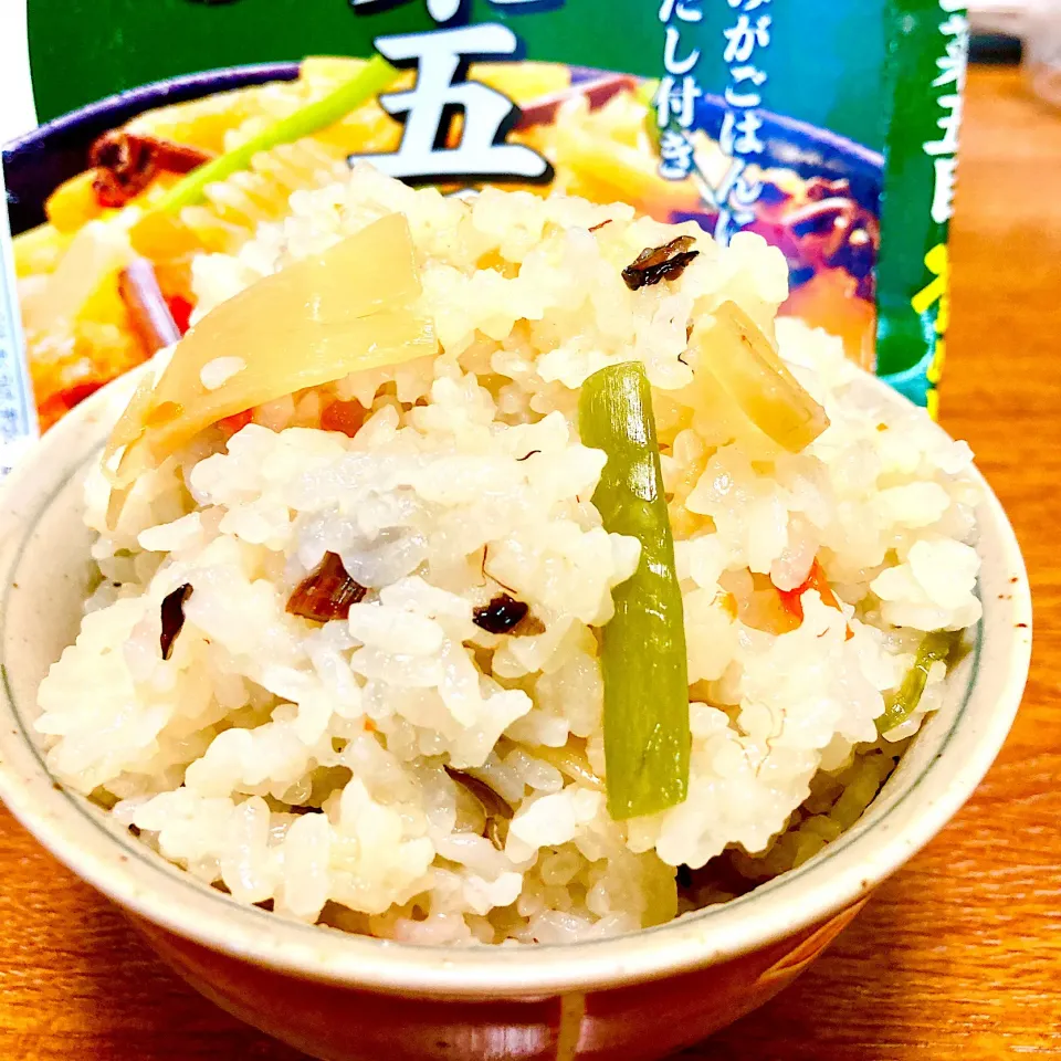 山菜の炊き込みご飯🍚|まいりさん