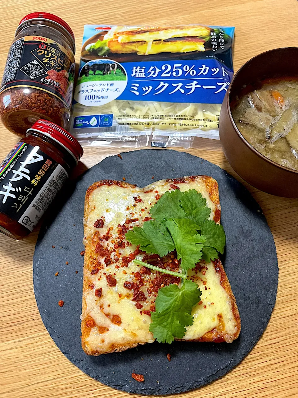 Snapdishの料理写真:小松菜さんの料理 ブランチ♯ピリとろ料理フェスティバル♯チーズとキャロットのピリとろパイ|ゆかｕさん