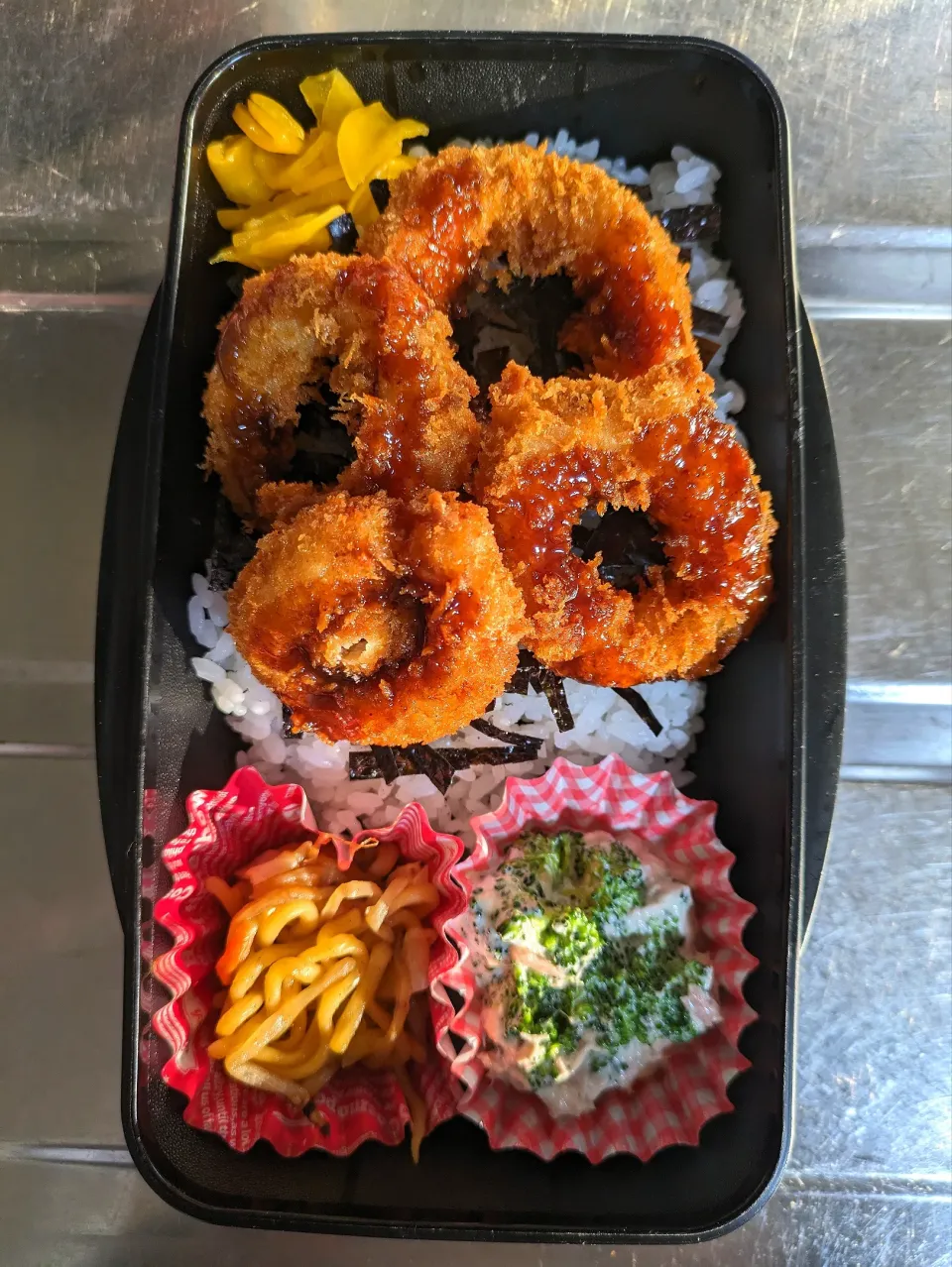 旦那弁当　2023/11/4

イカリング
焼きそば
ブロッコリーツナマヨあえ|ユキヨメ♪さん