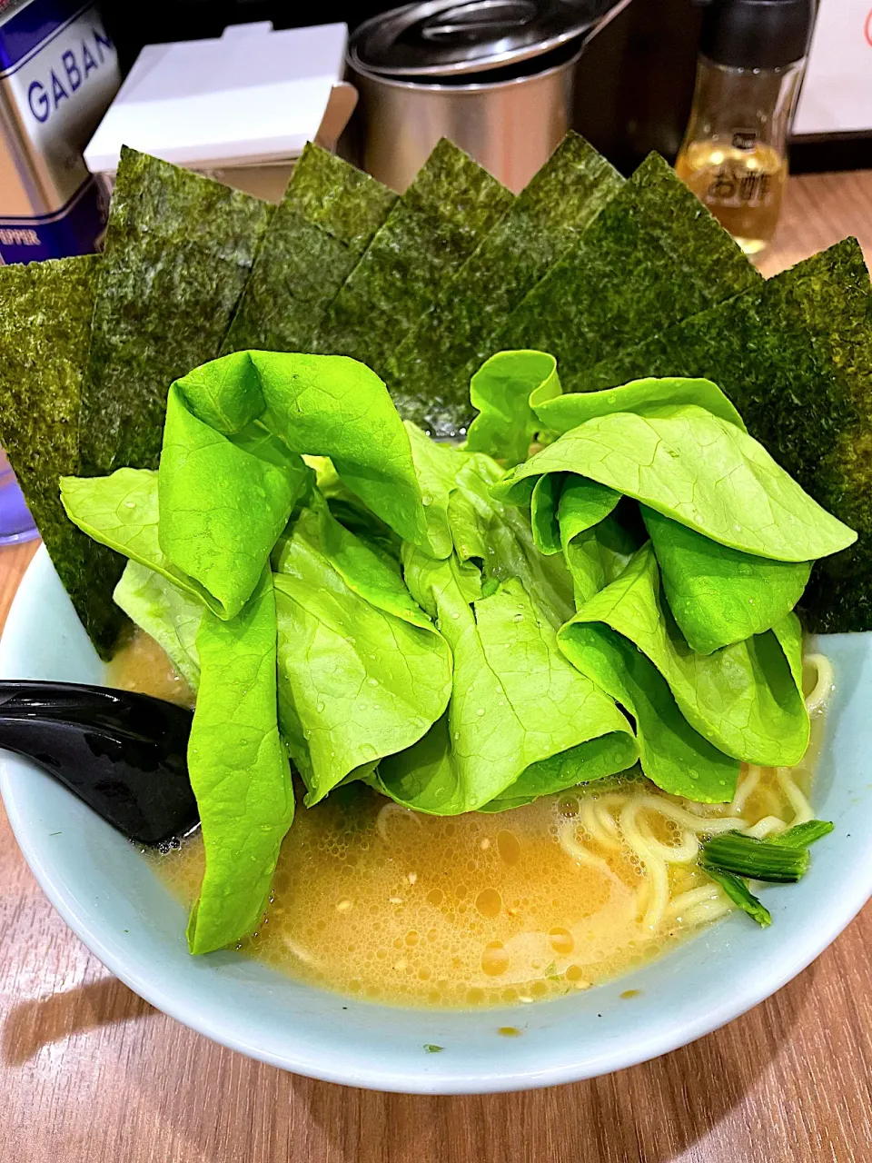 Snapdishの料理写真:千家のサラダ菜ラーメン海苔増し＠横浜 根岸|小池 康裕さん