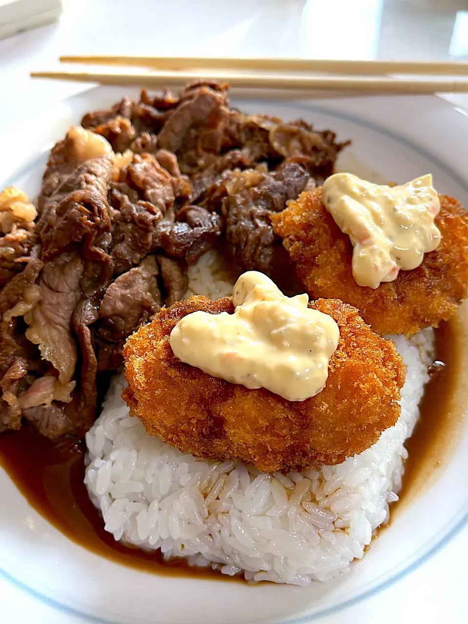 牛肉佃煮、カニクリームコロッケ、エビカツの三種の神器盛り♫wwwww|Yoshihiro Andoさん