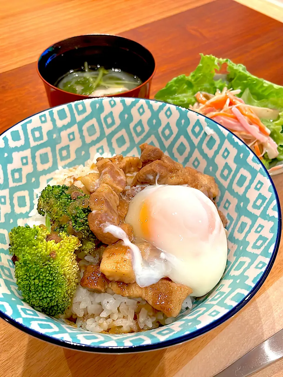 ルーロー飯　ごぼうサラダ　豆苗スープ|とゆあさん