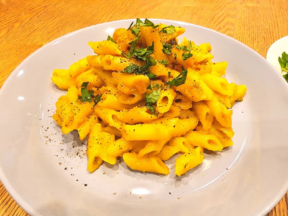 Penne alla zucca gialla e gorgonzola
南瓜とゴルゴンゾーラのペンネ|Masahiko Aasanoさん