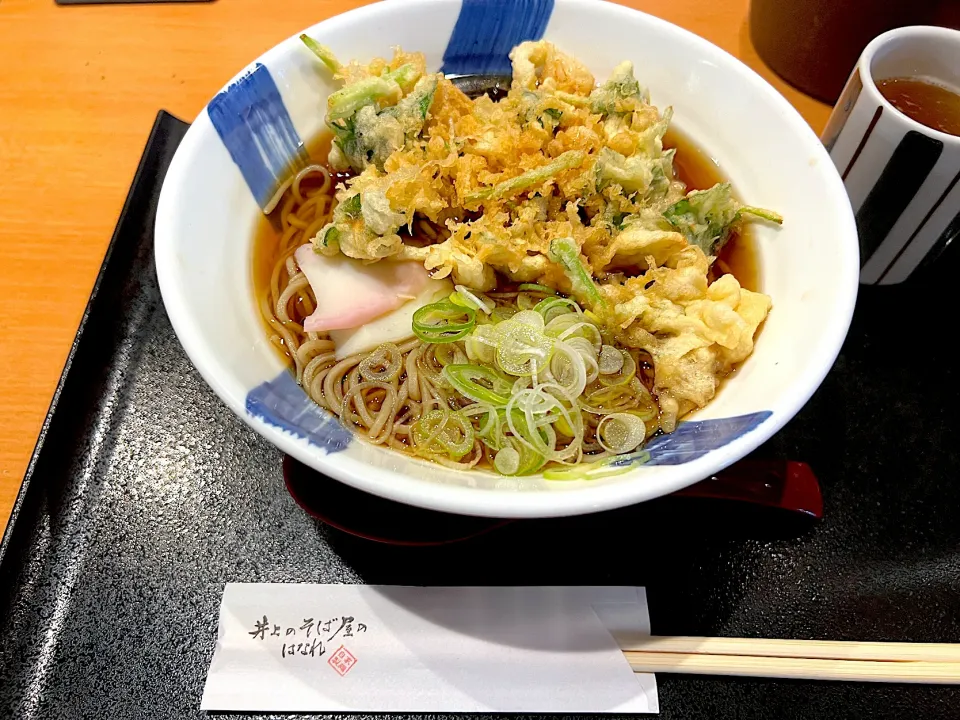 Snapdishの料理写真:今日のランチは、小柱のかき揚げ蕎麦✨|yokoさん