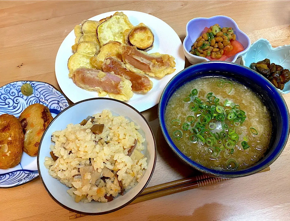 炊き込みご飯とさつまいも🍠の天ぷら😉|かおちゃんさん