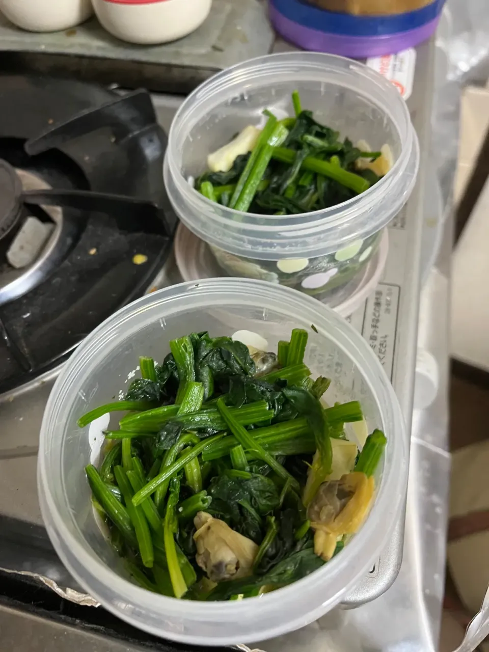 Snapdishの料理写真:ほうれん草🥬とシーフードミックスのガーリックソルト炒め|ちはねさん