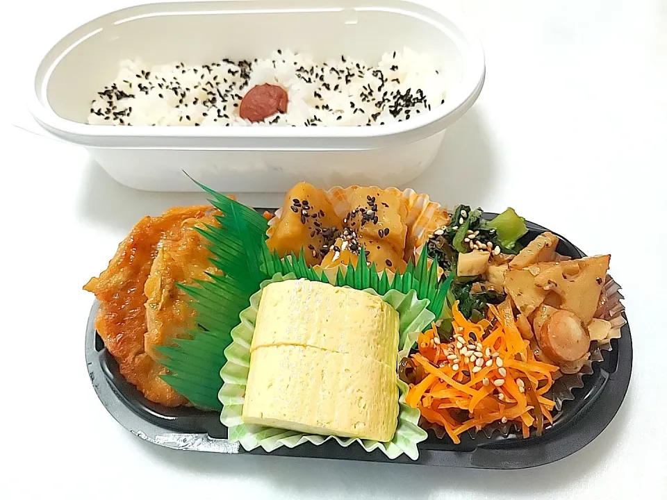 😊お弁当😊

★ごぼうと豚肉のから揚げ
★豆腐入りだし巻き玉子
★里芋にの煮物
★小松菜とちくわのお浸し
★人参と塩昆布のナムル
★レンコンのソーセージのマヨポン炒め|Keiさん