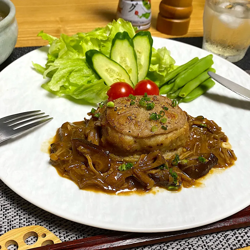 Snapdishの料理写真:蓮根の挟み焼きステーキ風　＋　デミグラス風きのこ万能味ソース|sakurakoさん