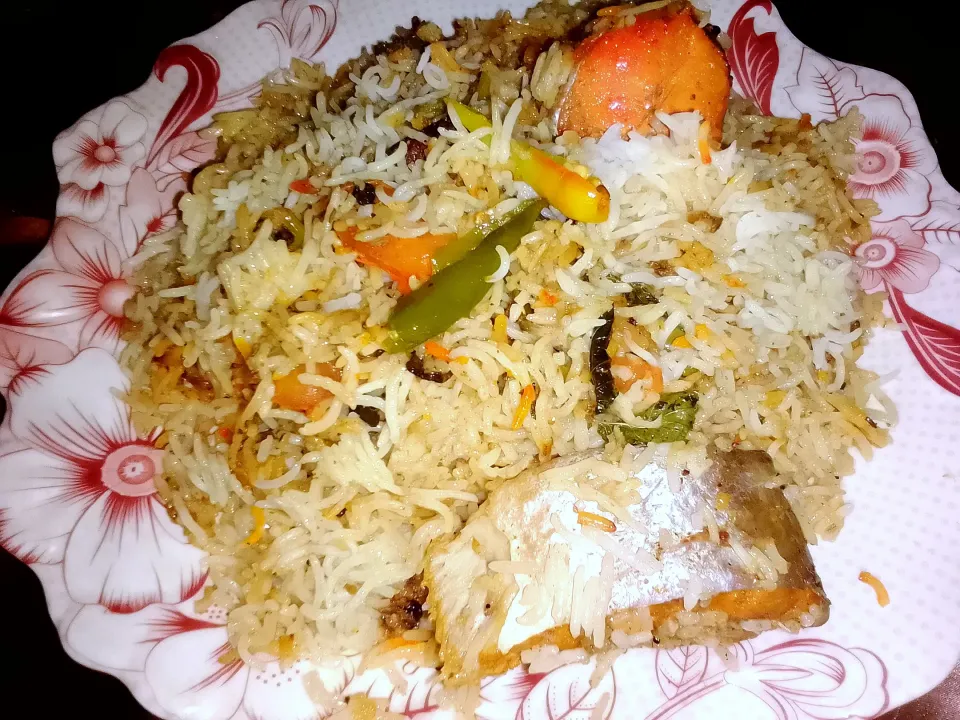 Snapdishの料理写真:fish rice recipe| Biryani| yummy 🤤|Khan Manoさん