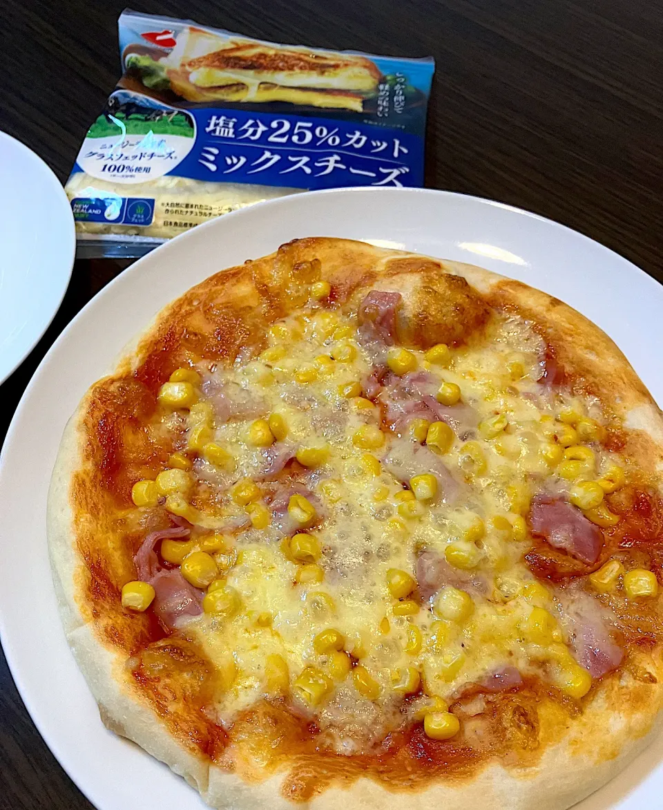 Snapdishの料理写真:ベーコンとコーンのピザ|mikaさん