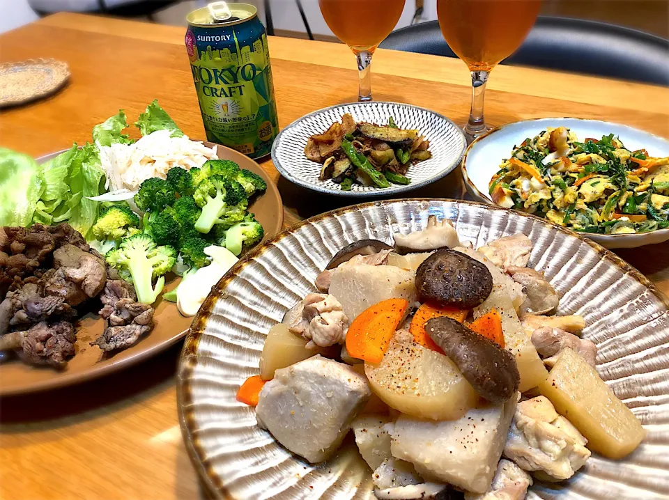 Snapdishの料理写真:鶏もも肉と根菜の煮物　韮竹輪卵とじ　地鶏の炭火焼き　etc|じゅんさんさん