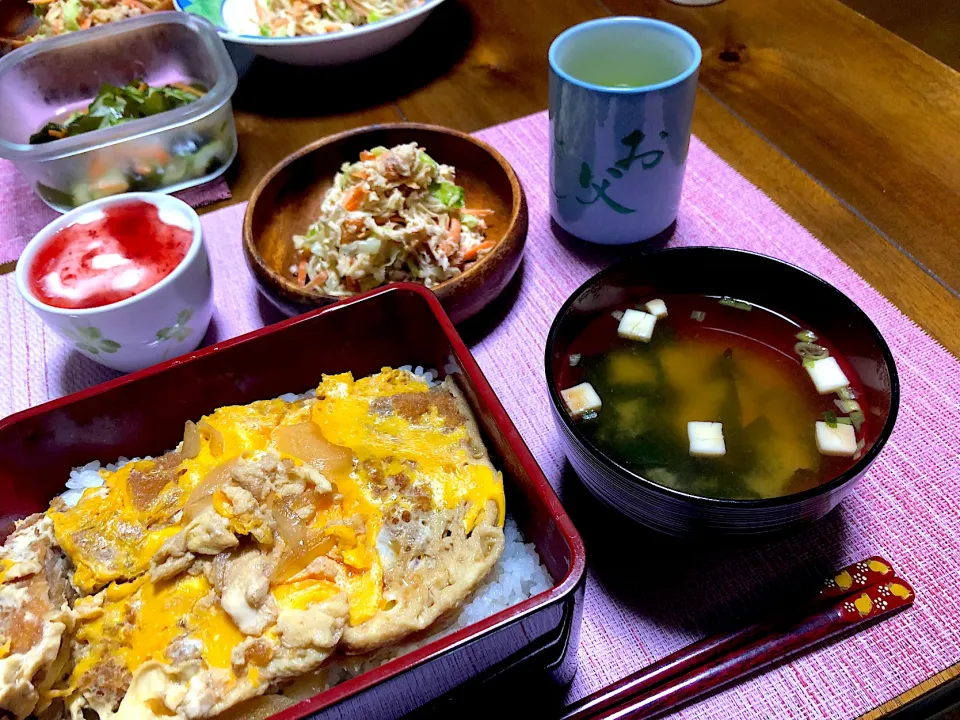 カツ重と切り干し大根のサラダ|cerezoさん