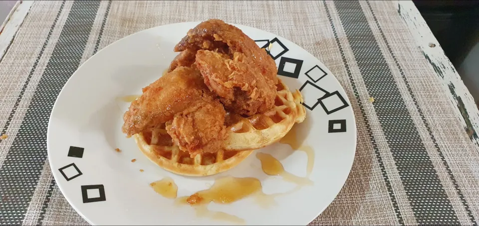 Snapdishの料理写真:Chicken and waffles 😁|Zaakirah Hattasさん