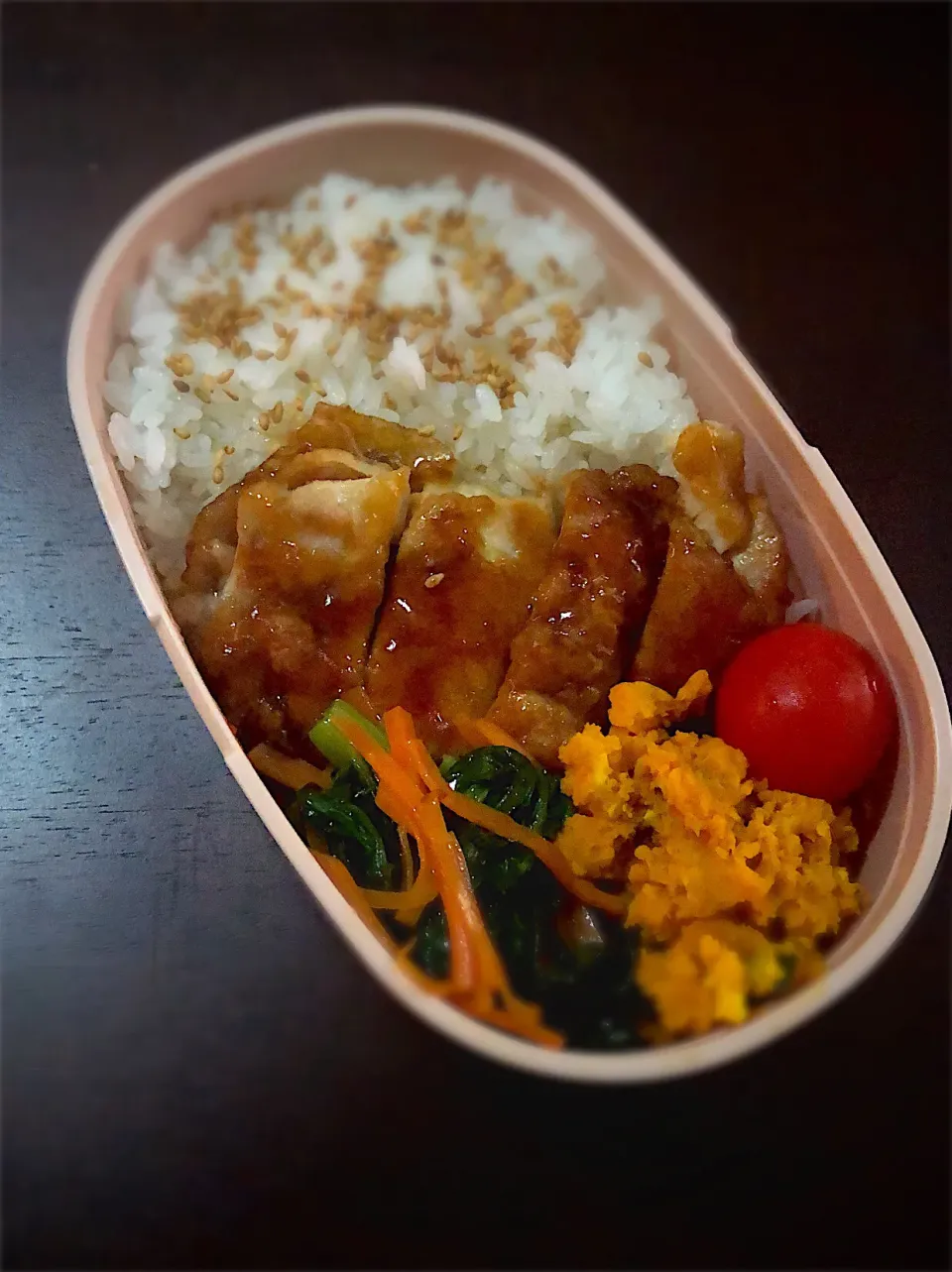 お弁当107日目　鶏の照り焼き　小松菜とにんじんの塩昆布炒め|mmmさん