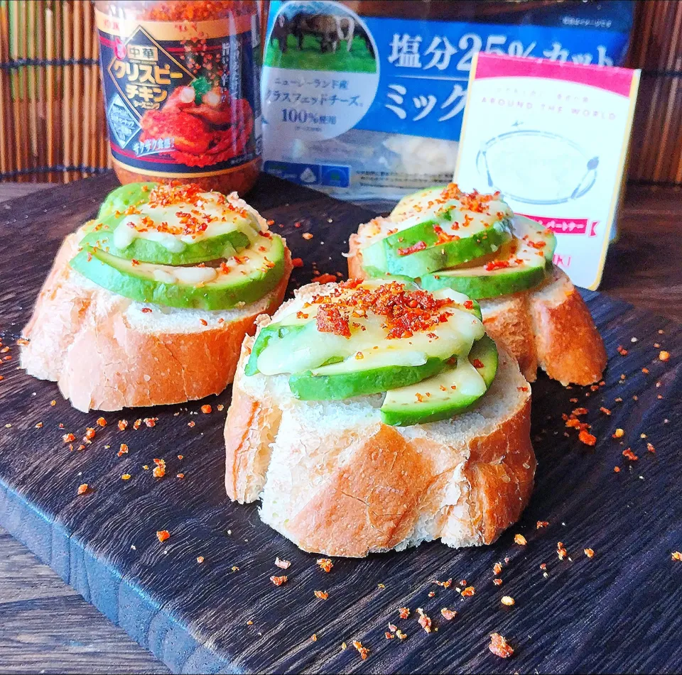 🥑アボカドのピリとろチーズ焼きバゲット|ayaさん