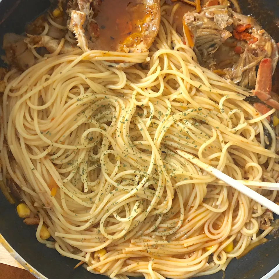 残ったカニの殻🦀でトマトソースパスタ🍝|stalinさん