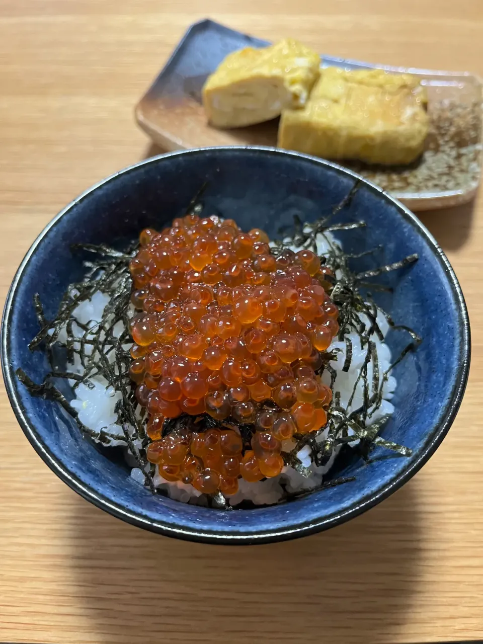 今日のお昼ごはん~いくら丼、卵焼き~|ゆかｕさん