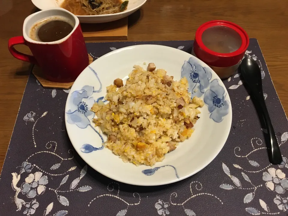 炒飯、沢庵、ホットコーヒー(昼飯)|enarinさん