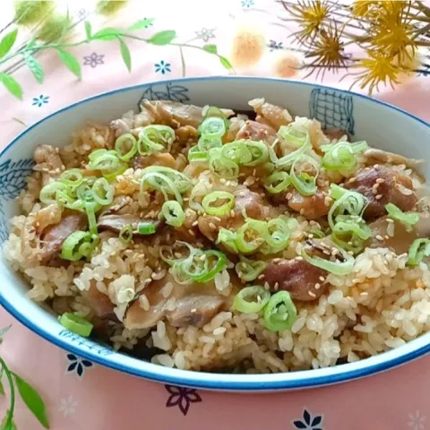 「プラス糀 にんにくしょうが 生塩糀」を使ってみたSnapdishの料理・レシピ写真:きのこと鶏肉の炊き込みごはん🍄