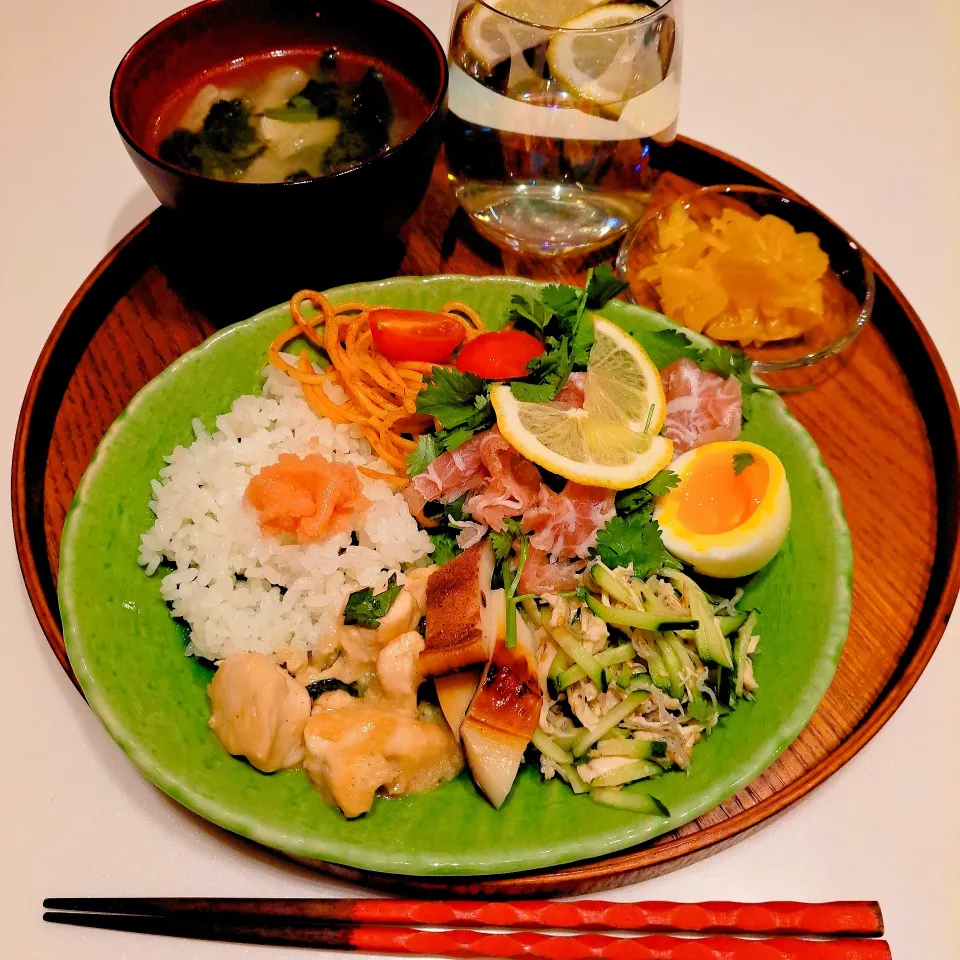 鶏ささみマヨ焼き、ご飯、パクチーサラダ、ささみの梅肉和え、ほうれん草の味噌汁|nikotan.syさん