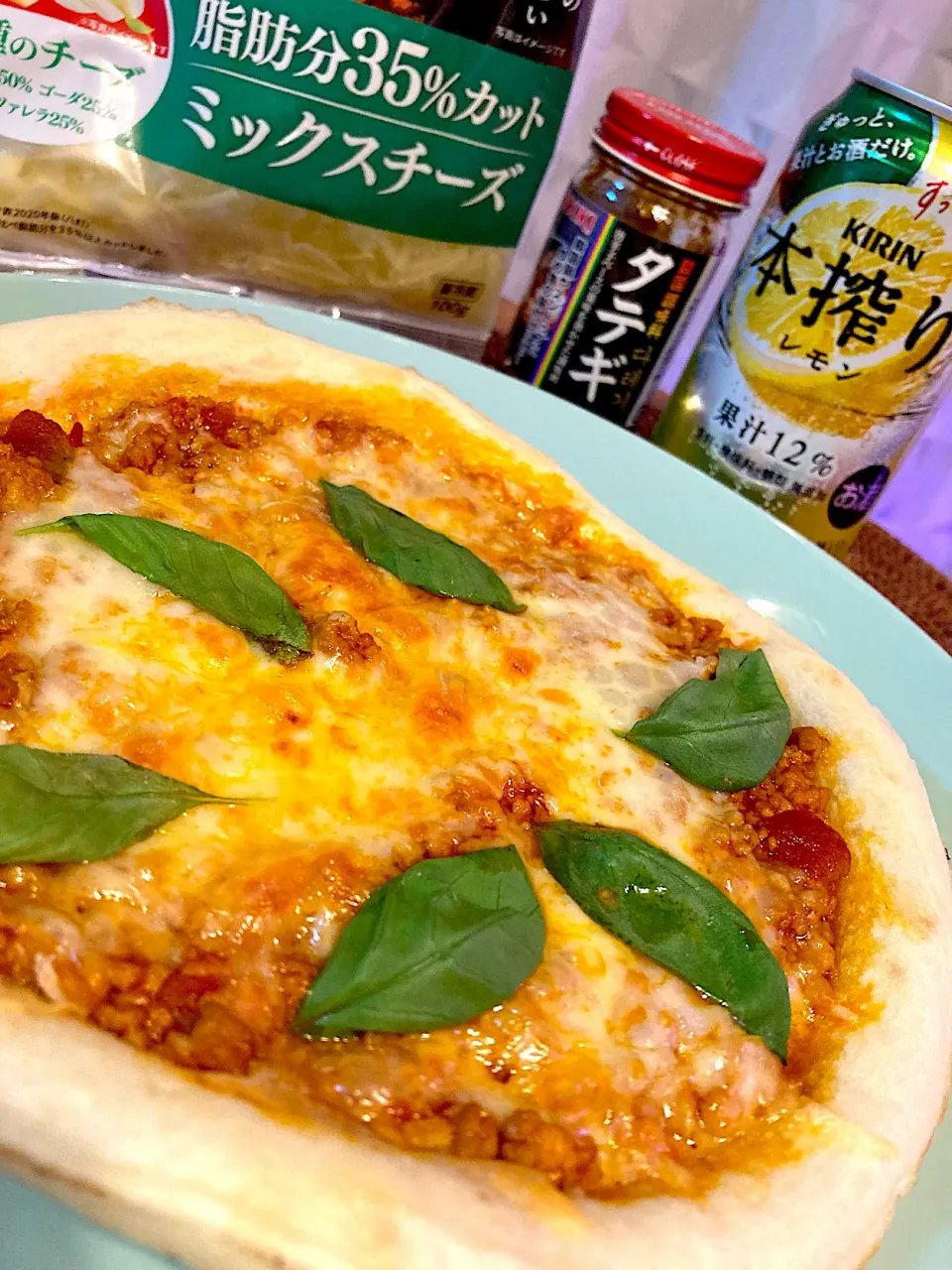 チキントマト煮のトマトソースが余ったのでミートソース作ってピザ🍕😋🍻💕✨|アイさん