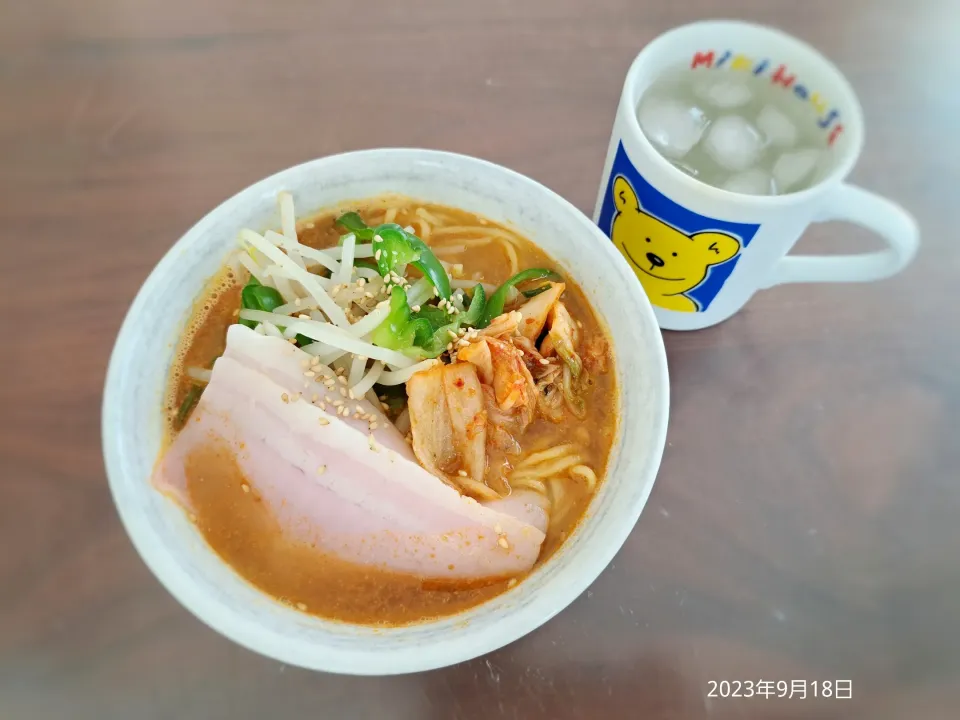 2023年9月18日の昼ご飯
担々麺
焼酎水割り|ソラ♂のご飯さん