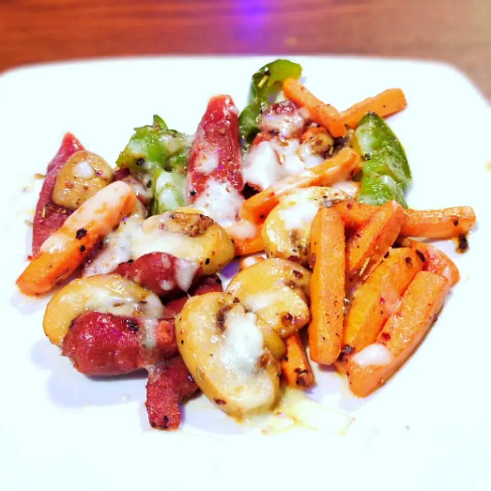 Snapdishの料理写真:Cheesy sauteed vegetable...!!|Cafe Sweet & Savouryさん