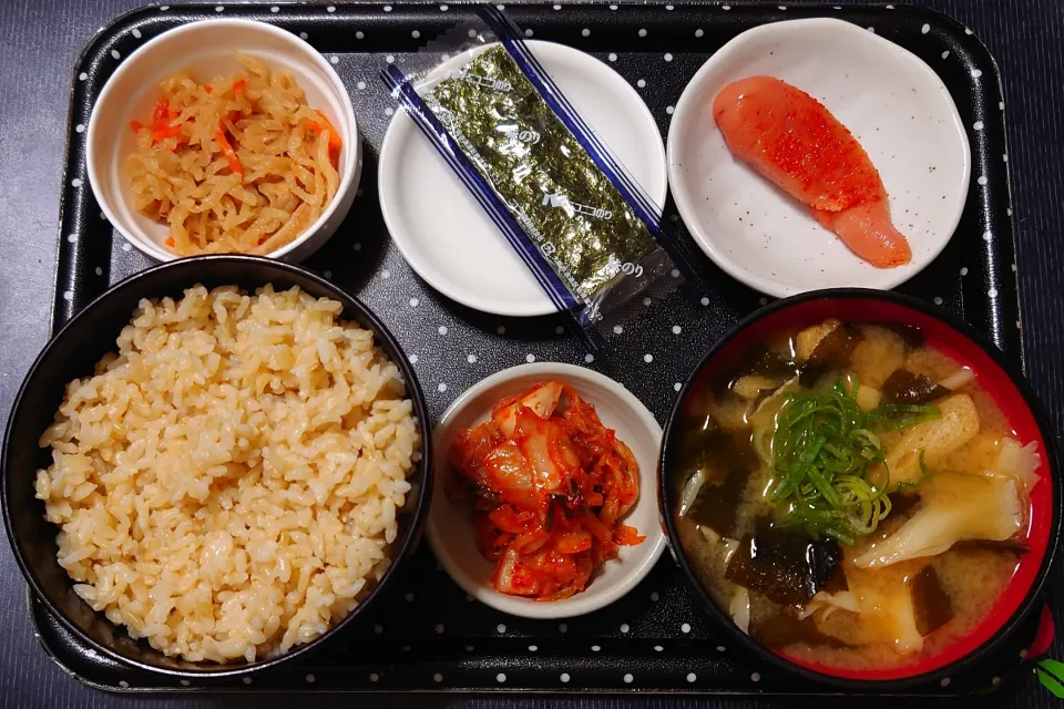 今日の朝ごはん（発芽米ごはんに辛子明太子（博多あごおとし）、味付のり、切り干し大根煮、城舞茸のみそ汁、白菜キムチ）|Mars＠釜飯作り研究中さん