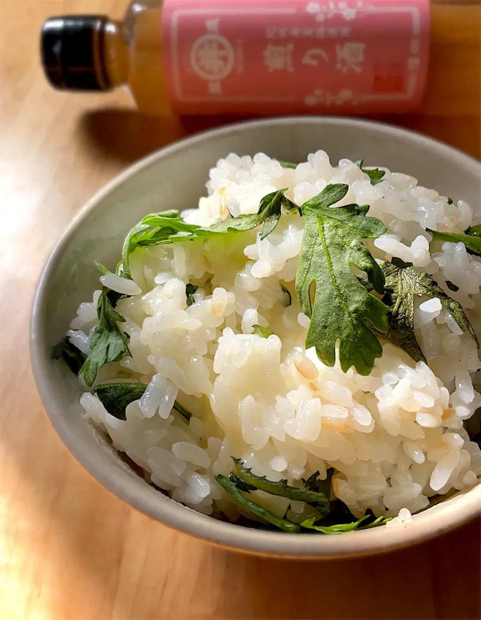 Snapdishの料理写真:煎り酒で春菊とチーズの混ぜご飯|9421beruさん