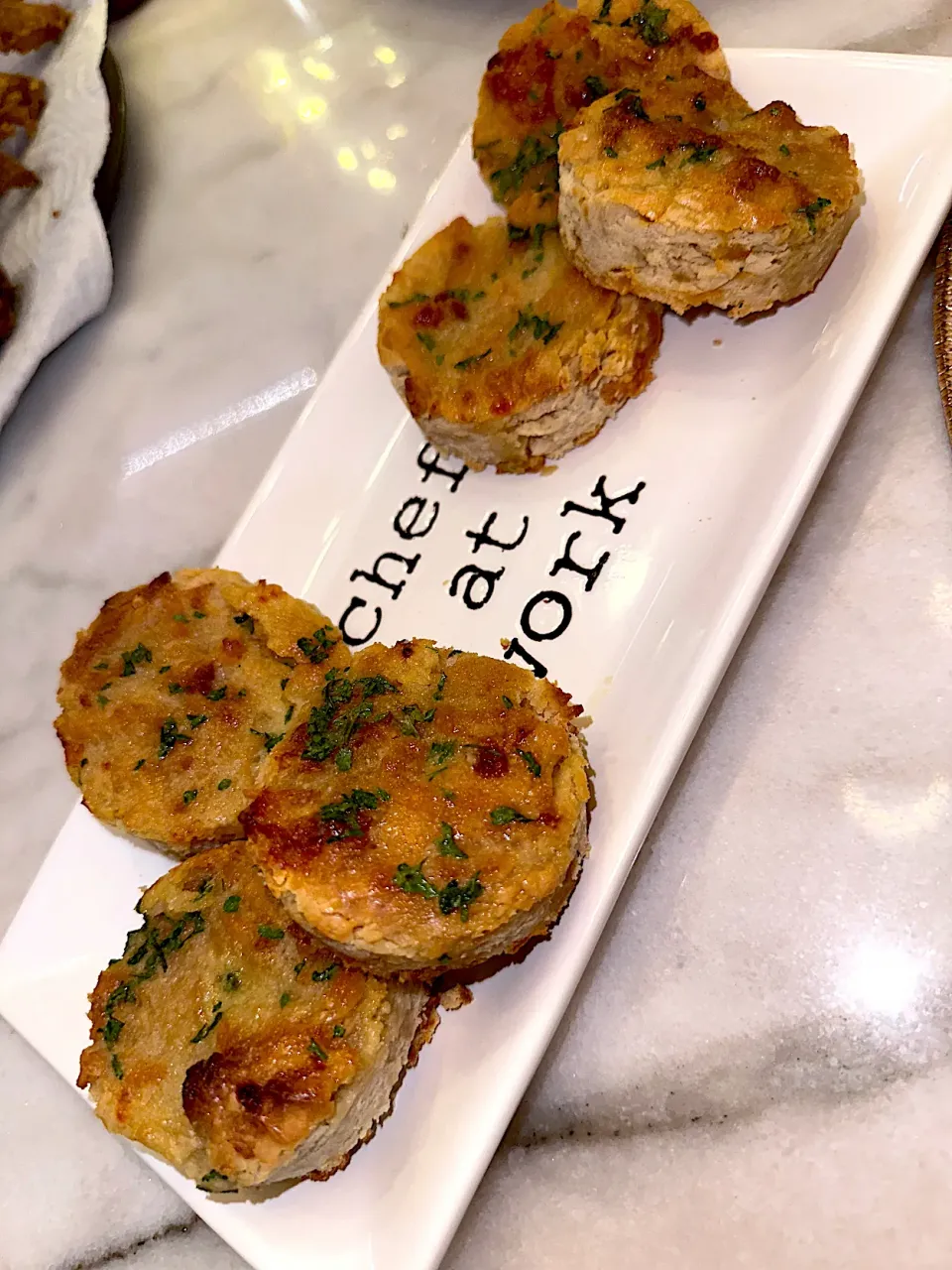 Cheddar Garlic Biscuits on thee menu tonight|Tawanjaさん