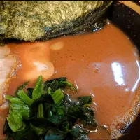 【11/30までSUSURU TV見たで
チャーシュー2枚サービス】
横濱家系ラーメン 野中家 
ミニラーメン (750円、 
麺やわらかめ/味薄め/脂少なめ) 
＋のり (5枚、100円) 
＋ライス2杯 (食い放題、100円) 
＋叉焼2枚 (SUSURUTV 見たで無料)
＠大塚4分 
(JR板橋駅まで徒歩25分)
23266 (279,529)
