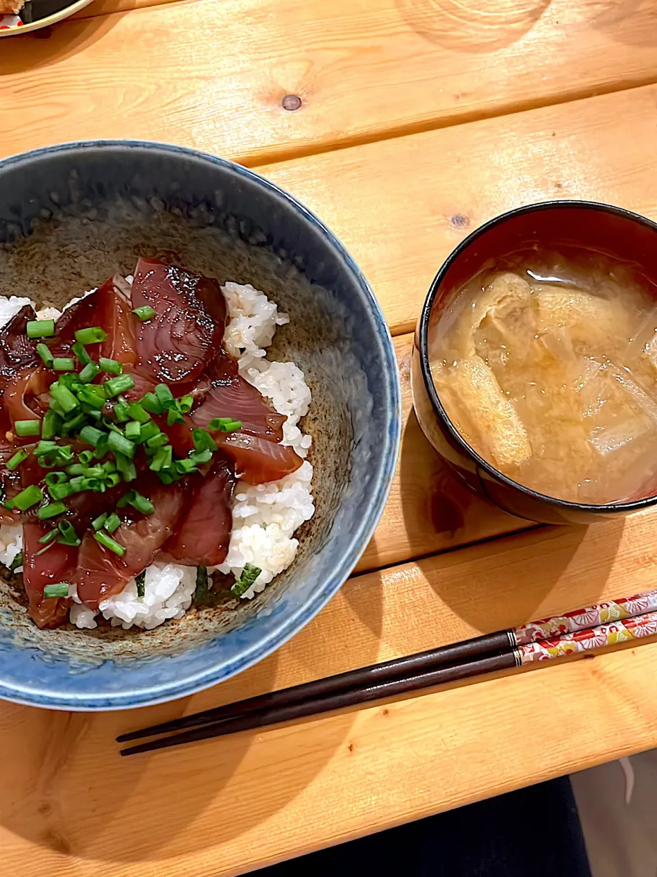 カツオの漬け丼 & 大根と油揚げのお味噌汁|ぺろたんさん