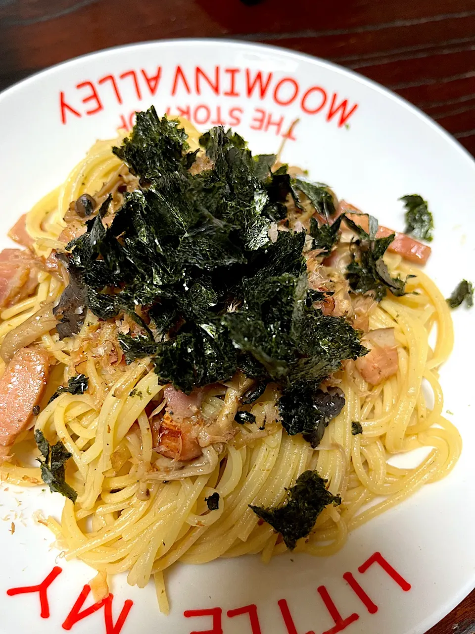 きのことベーコンの和風パスタ。鰹節を乗せたらめっちゃ美味しい‼︎らしい💦|ちーさん