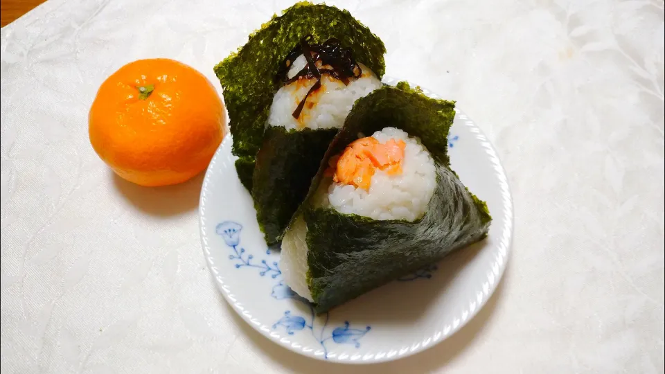 11/7の夜勤弁当
おにぎり2種🍙|卯月さん