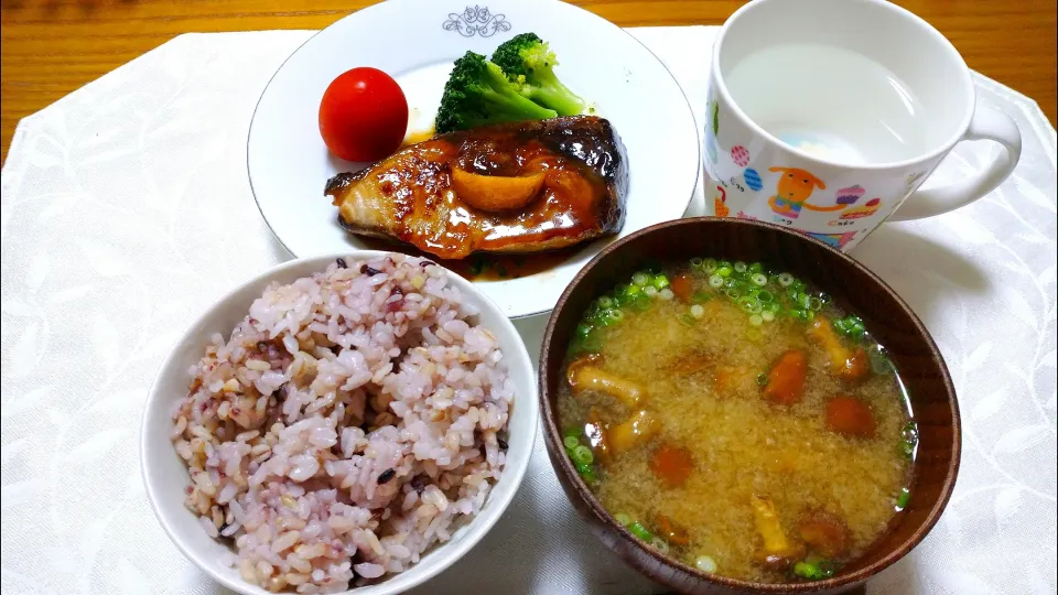 11/7の夕食
鰤の照り焼き柚子風味で晩ごはん|卯月さん