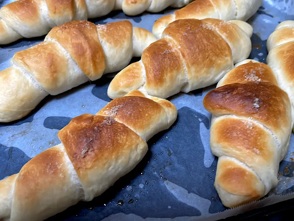 今日は塩パン🥐作って欲しいと友達から言われたので湯種で作った。|mymさん