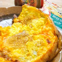 海老辣醤とチーズでピリ辛トロッとオムレツ