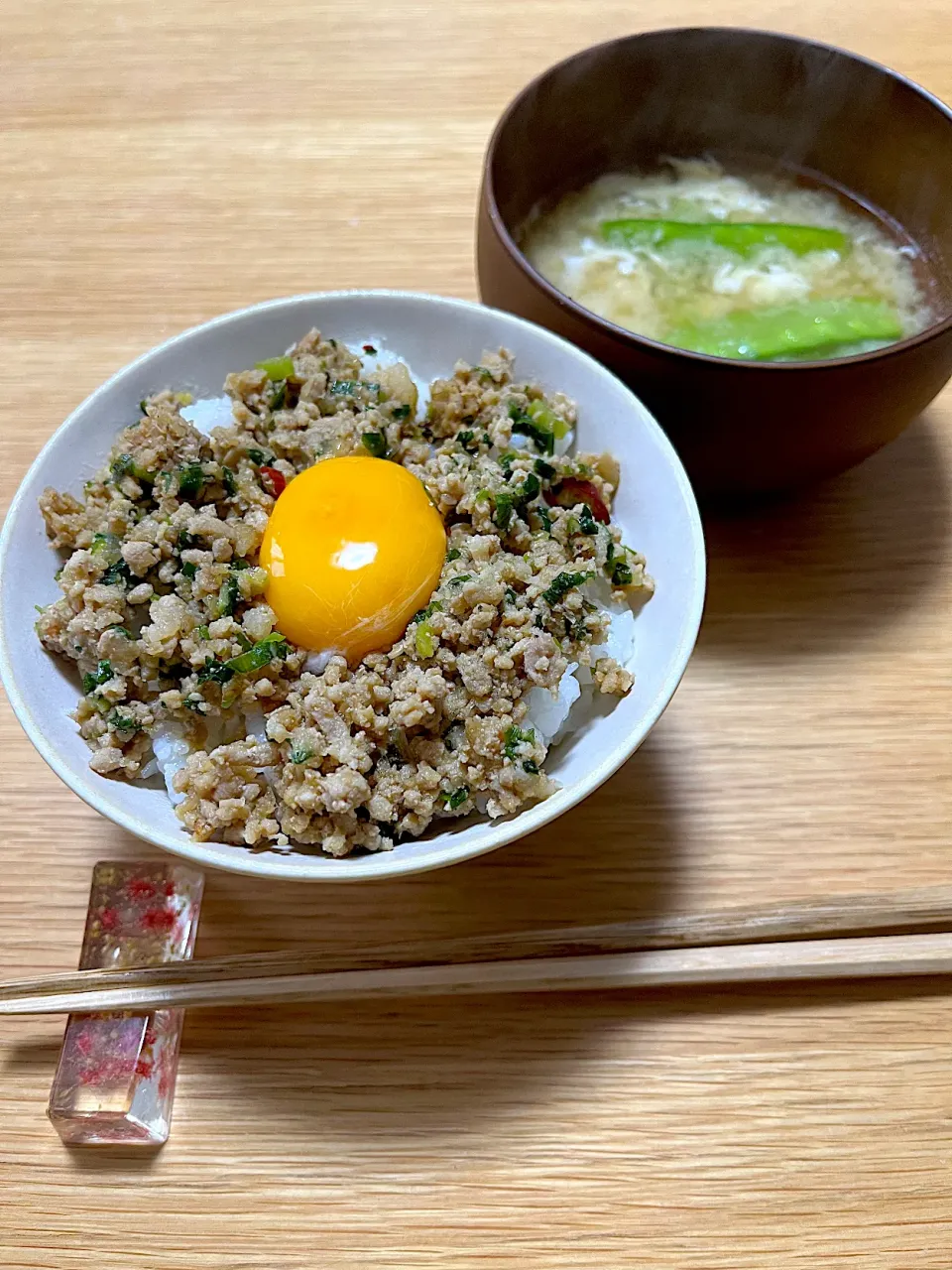 今日の朝ごはん~そぼろ丼、味噌汁~|ゆかｕさん