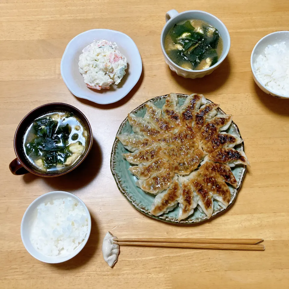 焼き餃子とわかめ卵スープ|ちゃみこさん