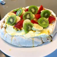 Pavlova with fruit|Tecnoさん