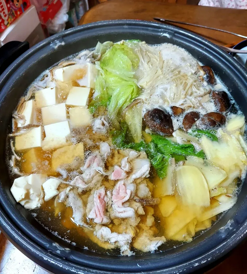 Snapdishの料理写真:豚肉鍋(ぽん酢　柚子こしょう　ごまだれ)|あかね空さん