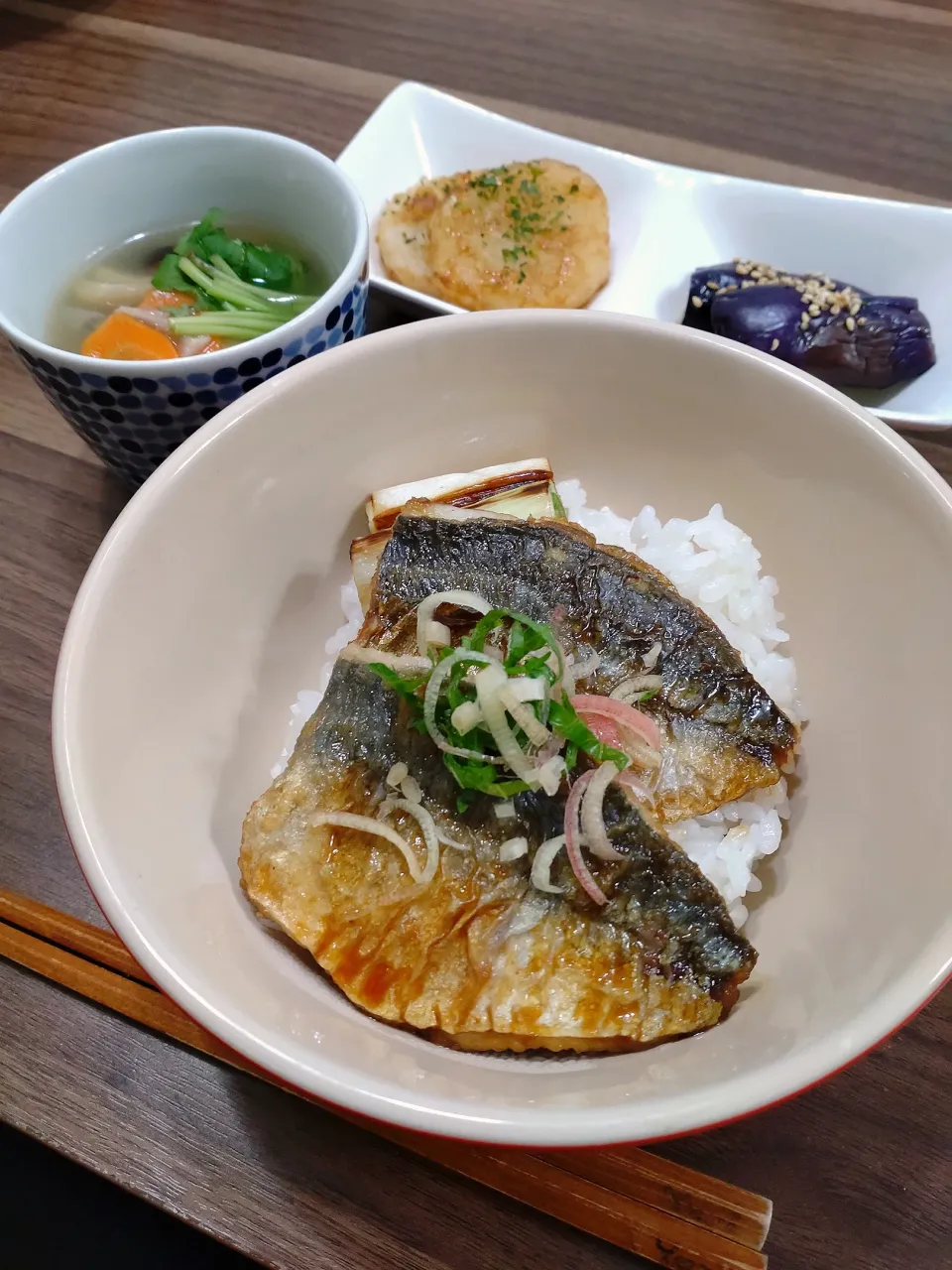 Snapdishの料理写真:鯵の蒲焼き丼|ゆりちさん