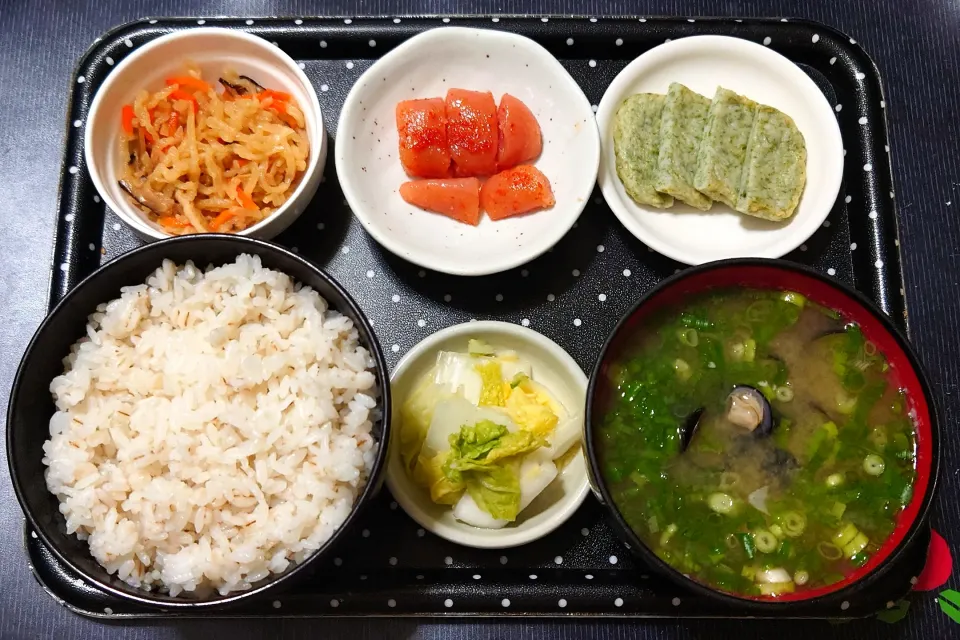 今日の朝ごはん（押麦ごはんに清流川のり天、辛子明太子（博多あごおとし）、切り干し大根煮、しじみ汁、白菜漬）|Mars＠釜飯作り研究中さん